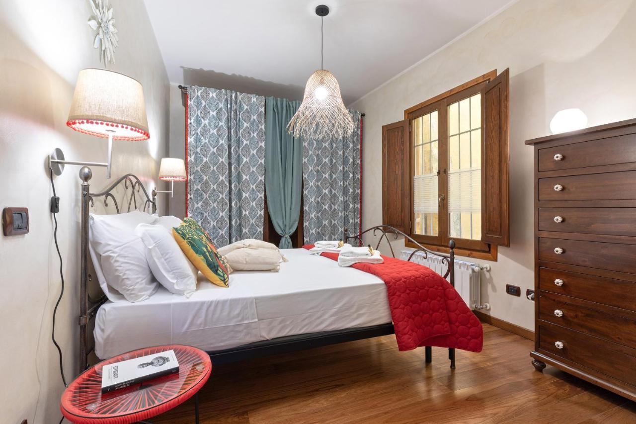 Rome As You Feel - Cancelleria Apartment In Navona Exterior photo